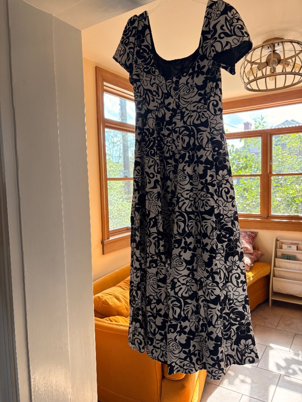Gigio Black and White Floral Godet Scoopneck Midi Maxi Cap Shortsleeves Dress